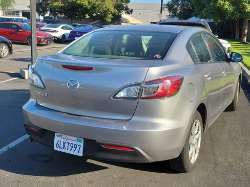 Used 2010 MAZDA MAZDA3 i Touring FWD image 5
