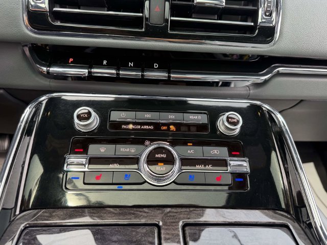 Used 2018 Lincoln Navigator Reserve w/ Technology Package AWD/4WD image 25