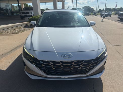 Used 2023 Hyundai Elantra Limited w/ Cargo Package FWD image 6