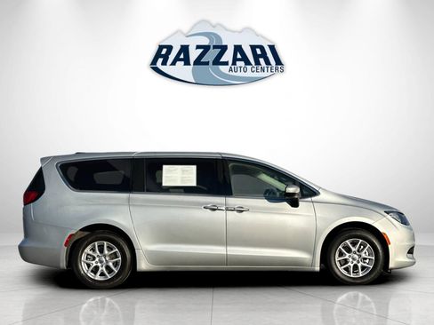 Used 2023 Chrysler Voyager LX image 2