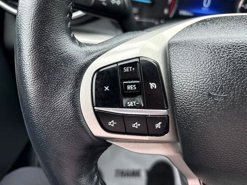 Used 2023 Ford Explorer XLT image 12