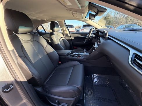 Used 2026 Genesis G70 2.5T image 9