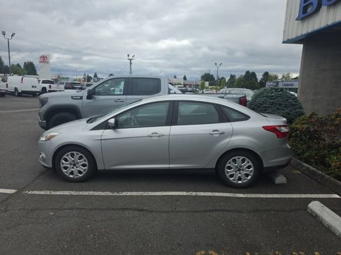 Used 2012 Ford Focus SE FWD image 1