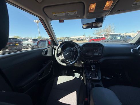 Used 2025 Kia Soul LX w/ LX Technology Package FWD image 34