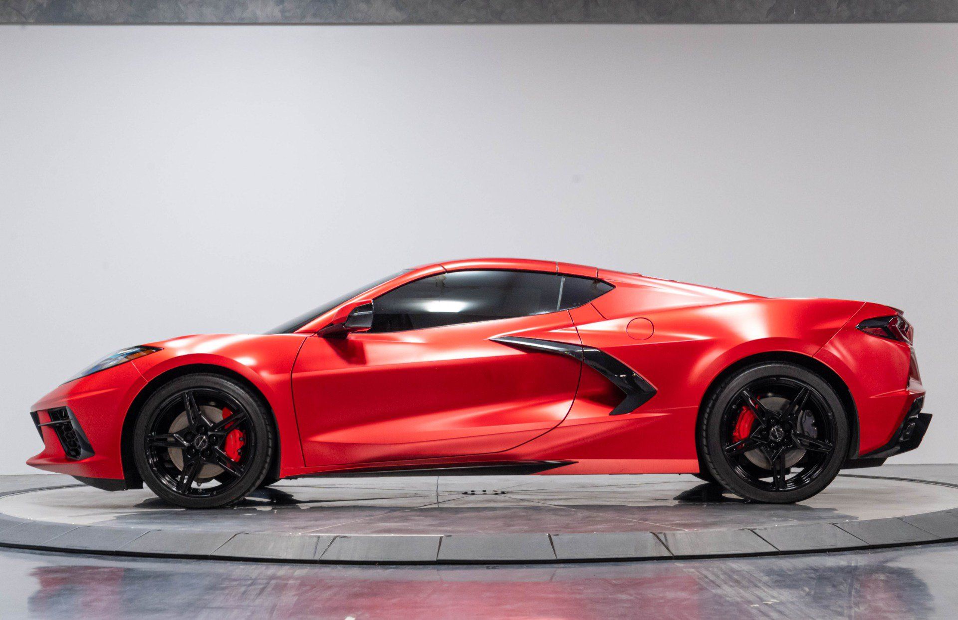 Used 2022 Chevrolet Corvette Stingray Coupe w/ 2LT w/ Z51 Performance Package RWD image 40