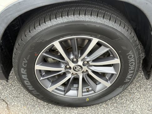 Used 2019 Toyota Highlander XLE image 13