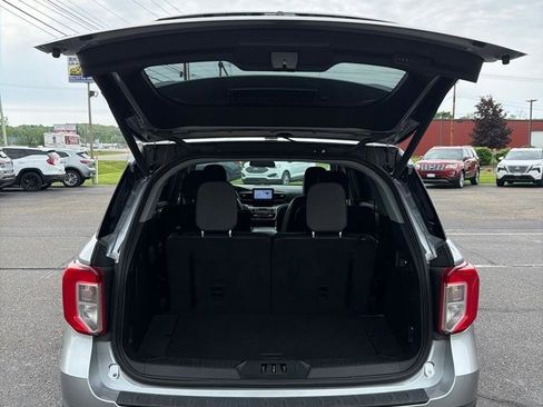 Used 2022 Ford Explorer XLT w/ Equipment Group 202A AWD/4WD image 30