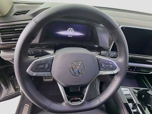 Used 2025 Volkswagen Atlas Peak Edition SE image 12