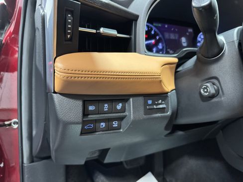 Used 2020 Toyota Avalon Limited image 25