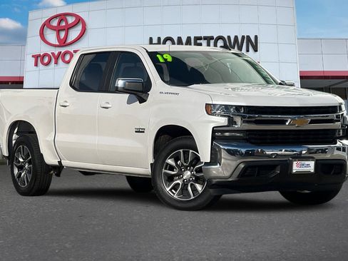 Used 2019 Chevrolet Silverado 1500 LT w/ Texas Edition image 2