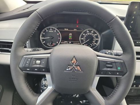 New 2026 Mitsubishi Outlander SE image 24