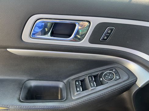 Used 2014 Ford Explorer XLT w/ Equipment Group 202A image 17