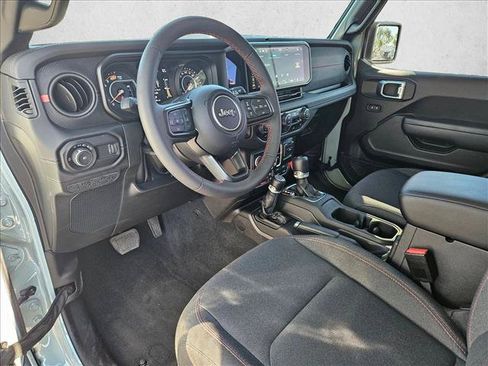 Used 2024 Jeep Wrangler Unlimited Rubicon w/ Technology Group AWD/4WD image 9