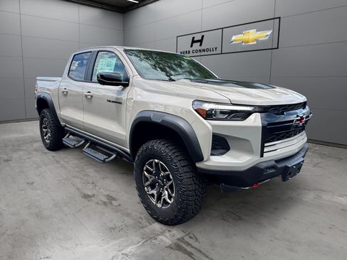 New 2026 Chevrolet Colorado ZR2 w/ Technology Package AWD/4WD image 7