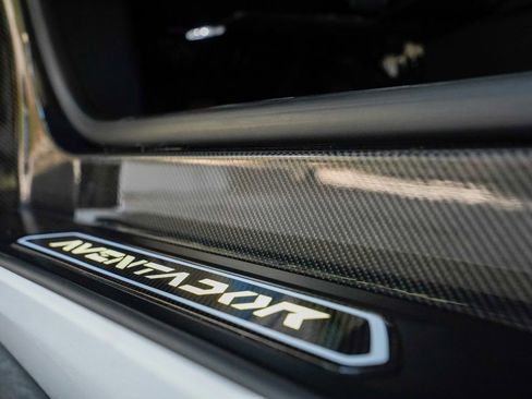 Used 2018 Lamborghini Aventador S image 55