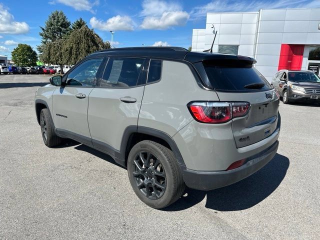 Used 2023 Jeep Compass Latitude w/ Sun and Sound Group AWD/4WD image 2