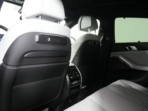 New 2026 BMW X6 xDrive40i w/ Executive Package image 17