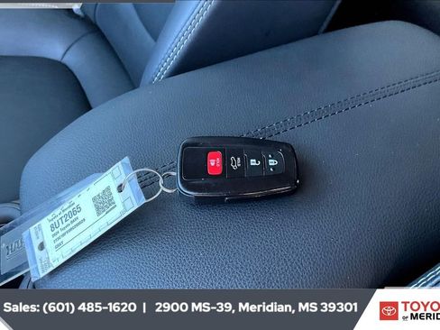 Used 2024 Toyota RAV4 XLE Premium image 9