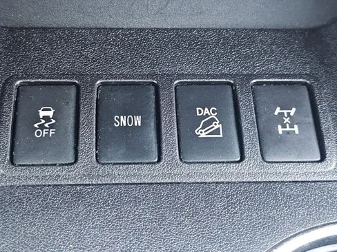 Used 2017 Toyota Highlander XLE w/ Carpet Mat Package AWD/4WD image 11
