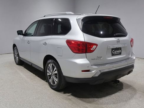 Used 2017 Nissan Pathfinder SL AWD/4WD image 6