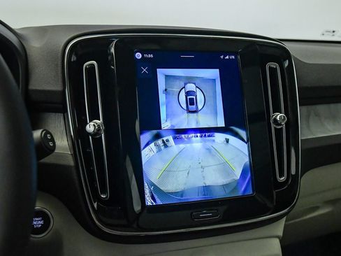 Certified 2026 Volvo XC40 B5 Plus AWD/4WD image 22