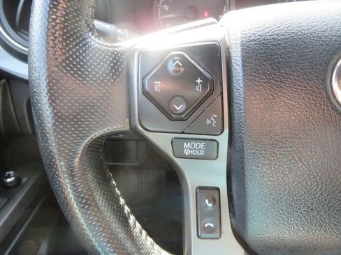 Used 2016 Toyota Tacoma TRD Sport w/ Towing Package image 17