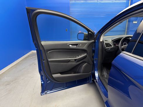 Used 2020 Ford Edge SE image 10