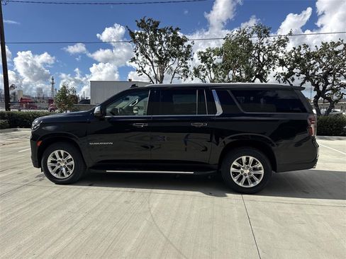 Used 2024 Chevrolet Suburban Premier image 6