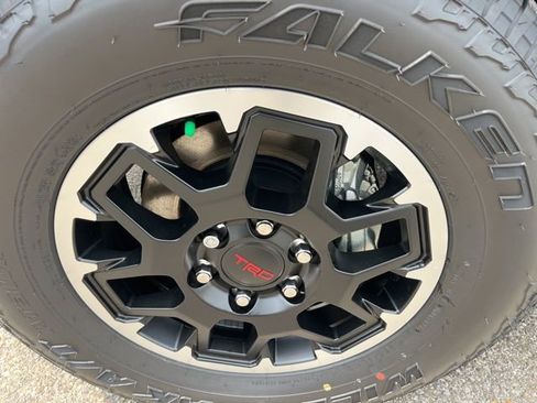 New 2025 Toyota Tacoma TRD Off-Road image 9