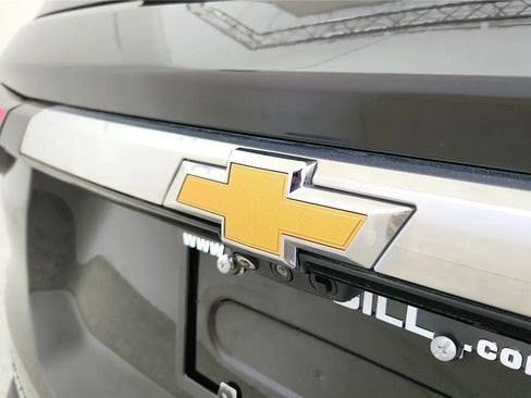 Used 2023 Chevrolet Traverse LT w/ Rear Camera Mirror Package AWD/4WD image 36