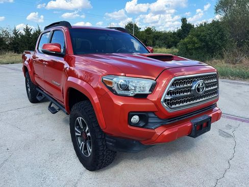 Used 2016 Toyota Tacoma TRD Sport w/ Towing Package RWD image 2
