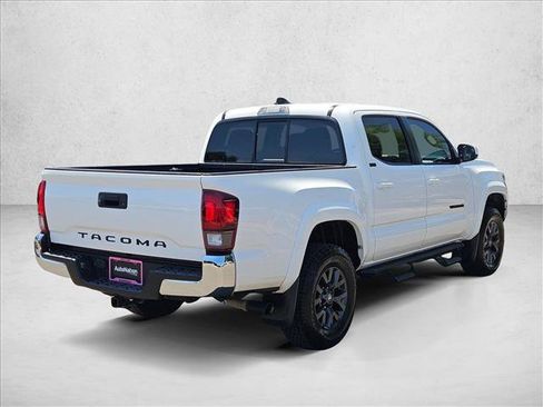Used 2022 Toyota Tacoma SR5 w/ SR5 Appearance Package (SM) RWD image 5