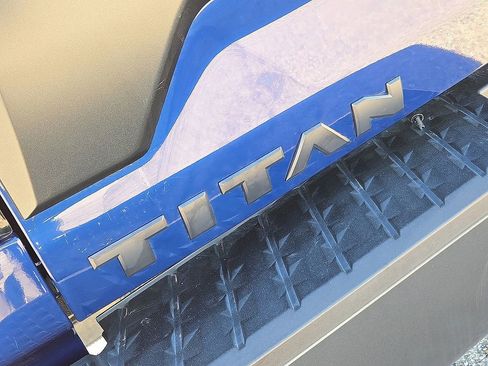 Used 2021 Nissan Titan PRO-4X w/ Pro-4x Convenience Package image 14