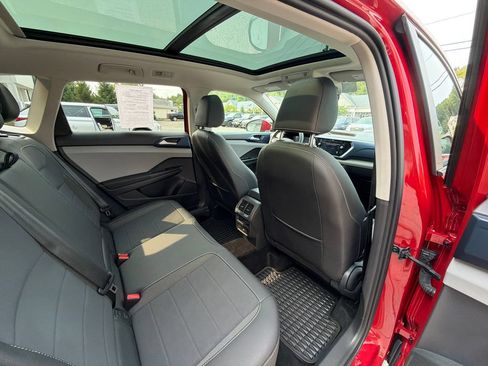 Used 2024 Volkswagen Taos SE w/ Panoramic Sunroof Package AWD/4WD image 38