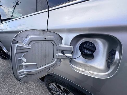 Used 2019 Mitsubishi Outlander SEL AWD/4WD image 25