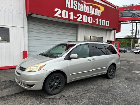 Used 2005 Toyota Sienna XLE image 1