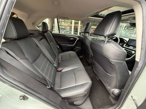Used 2022 Toyota RAV4 XLE Premium AWD/4WD image 17