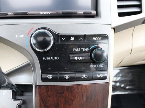 Used 2013 Toyota Venza LE image 17