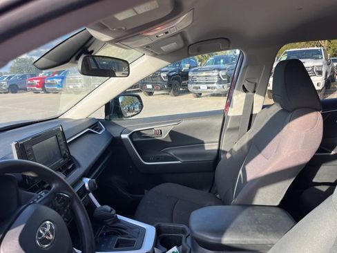 Used 2021 Toyota RAV4 LE image 13