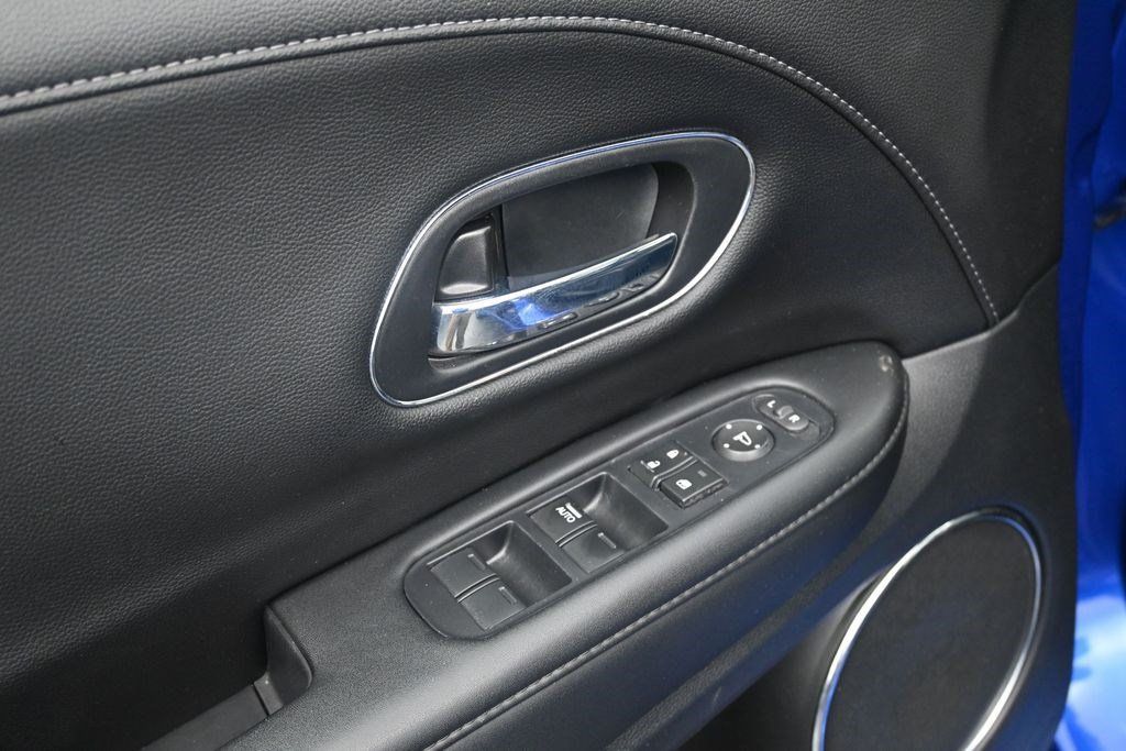 Used 2020 Honda HR-V Touring image 18