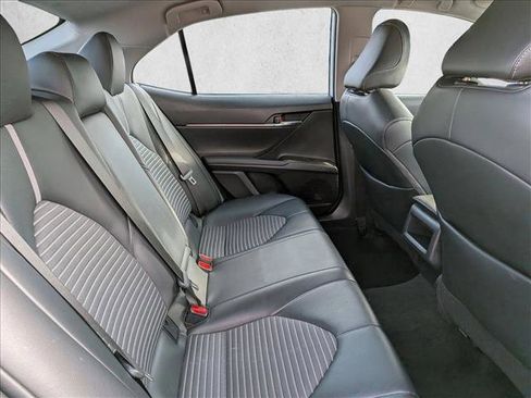 Used 2023 Toyota Camry SE image 18