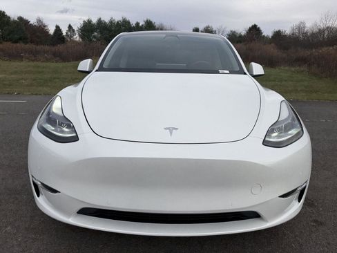 Used 2022 Tesla Model Y Performance image 11