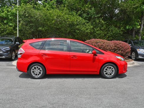 Used 2017 Toyota Prius V Four FWD image 5