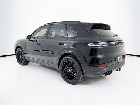 New 2026 Porsche Cayenne image 3