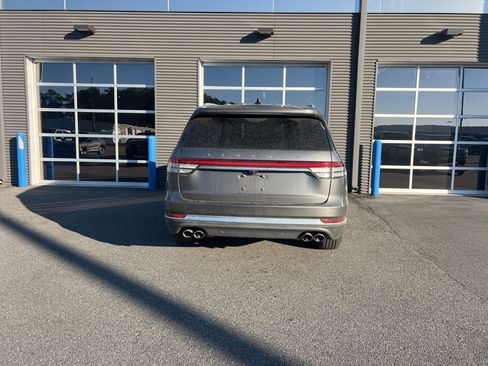 Used 2021 Lincoln Aviator 2WD w/ Elements Package image 3