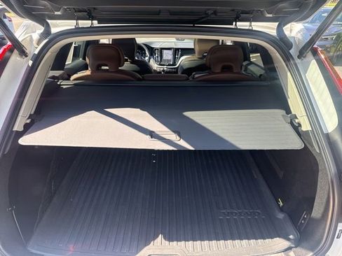 Used 2019 Volvo XC60 T6 Momentum w/ Premium Package AWD/4WD image 16