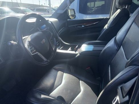Used 2019 Cadillac Escalade Luxury image 5