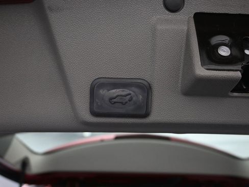 Used 2016 Chevrolet Traverse LT image 37