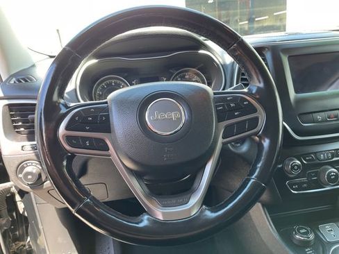 Used 2021 Jeep Cherokee Latitude Plus AWD/4WD image 14