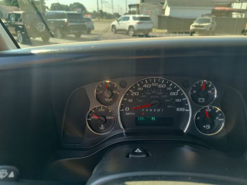 Used 2015 Chevrolet Express 2500 RWD image 14